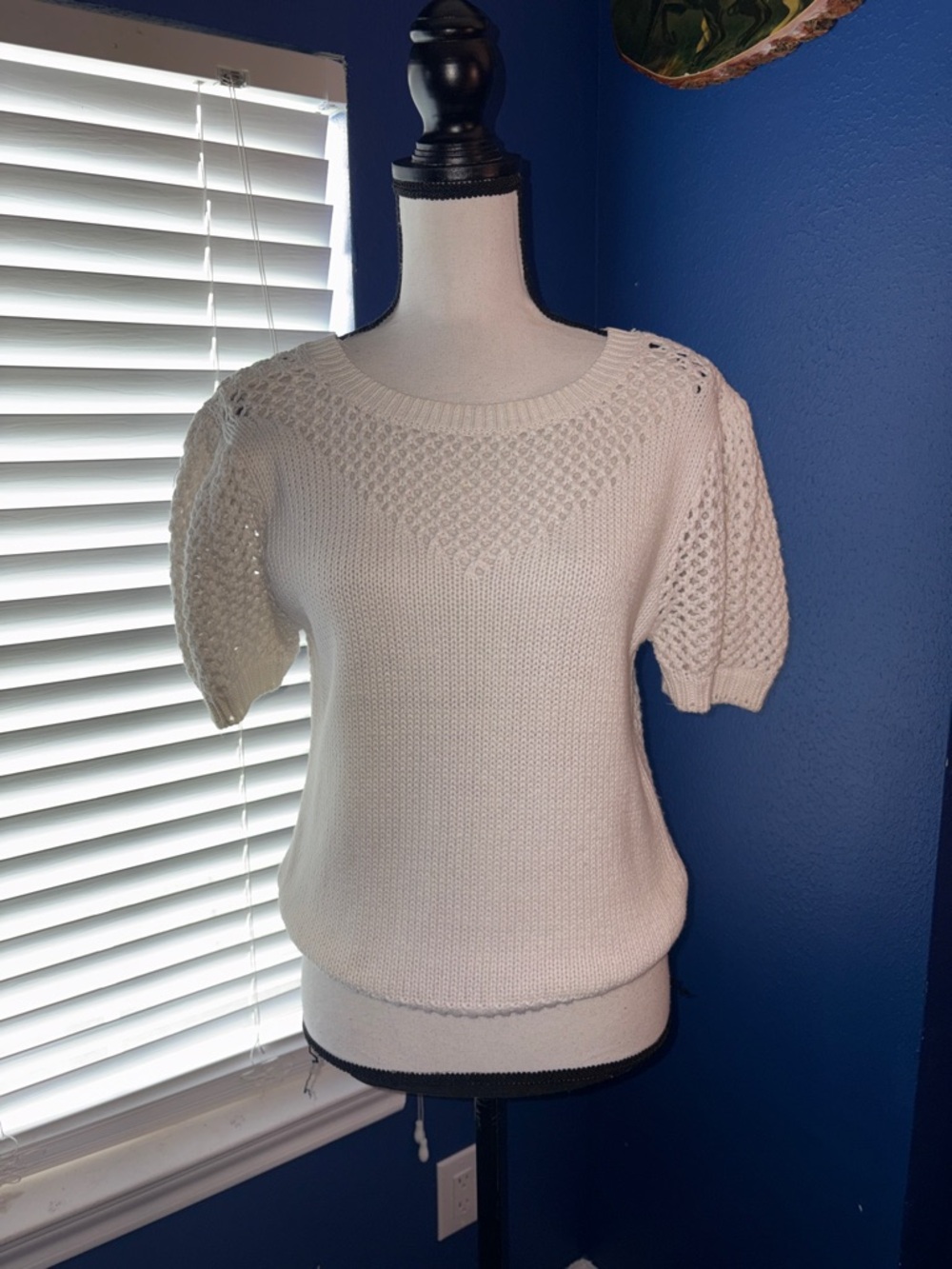 Early 2000s Margo’s White Cropped Sweater – V‑Neck Back